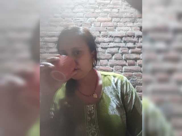 Soniya143 live cam on BongaCams