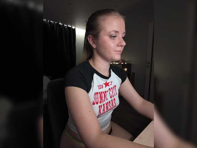 Sweetpies live cam on BongaCams