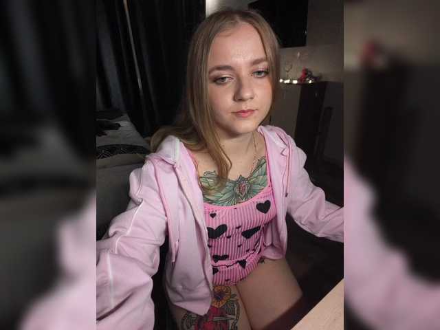 Sweetpies live cam on BongaCams