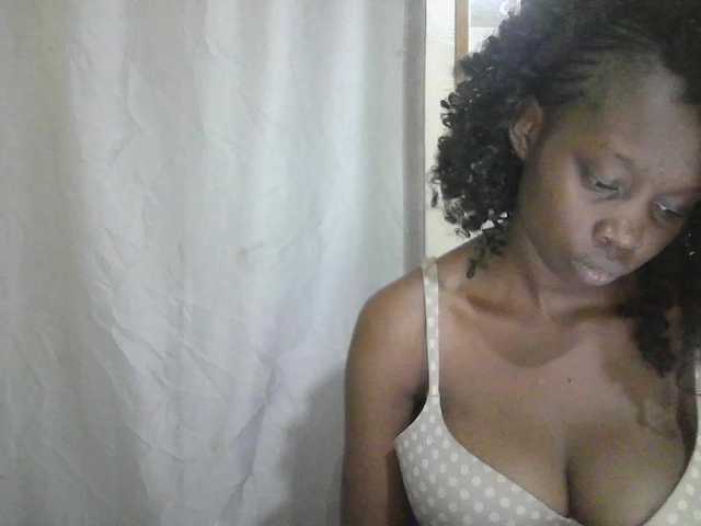 Prettygurl4 live cam on BongaCams