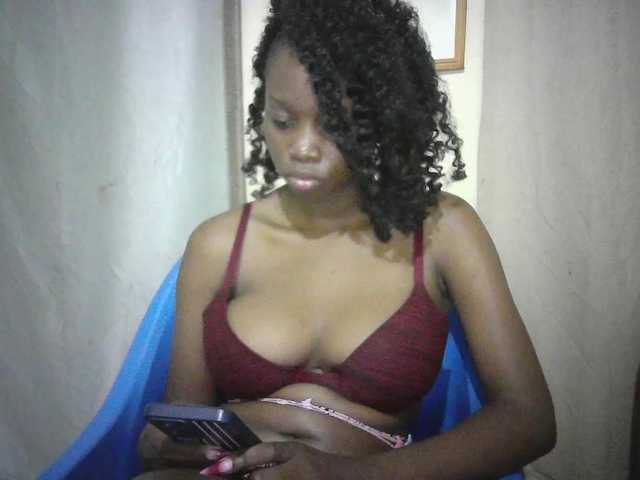 Prettygurl4 live cam on BongaCams