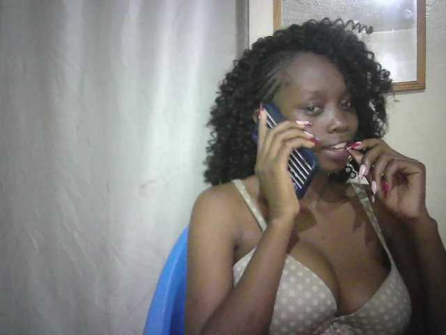 Prettygurl4 live cam on BongaCams