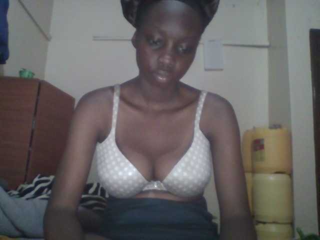 Prettygurl4 live cam on BongaCams