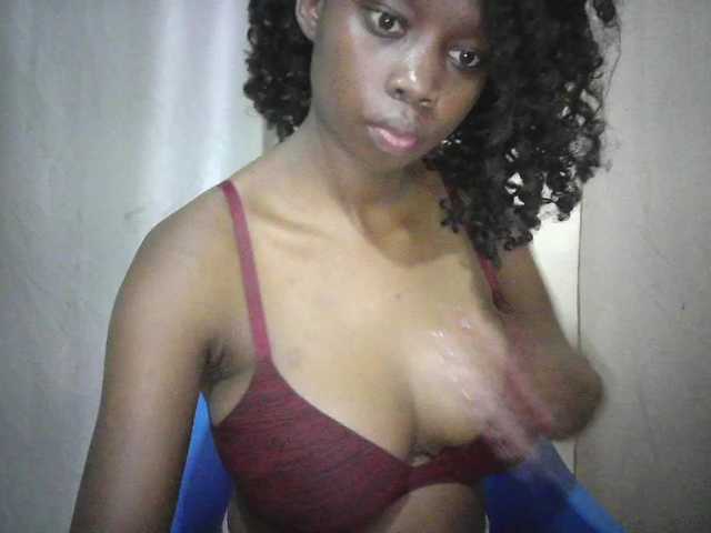 Prettygurl4 live cam on BongaCams