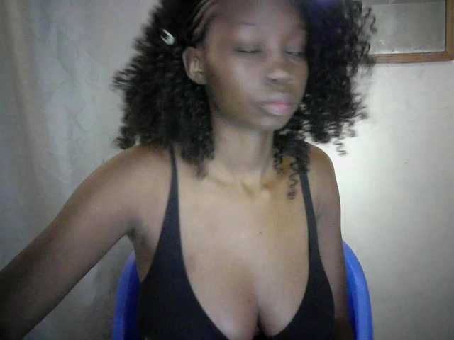 Prettygurl4 live cam on BongaCams