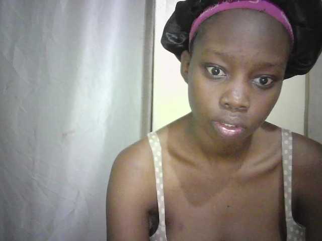 Prettygurl4 live cam on BongaCams