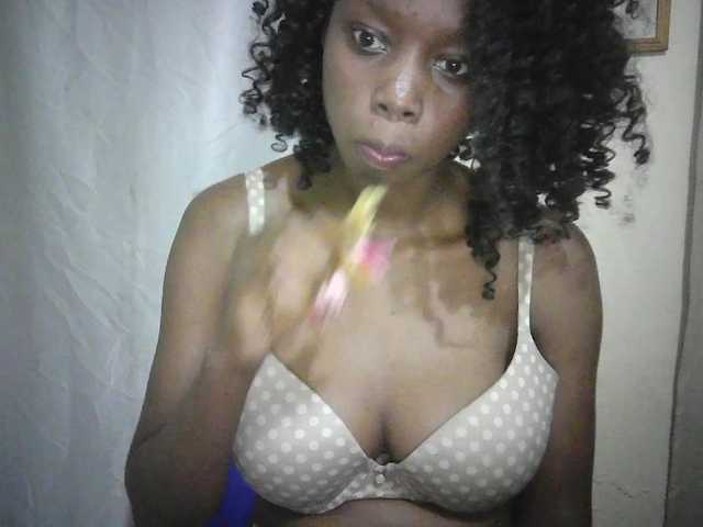 Prettygurl4 live cam on BongaCams