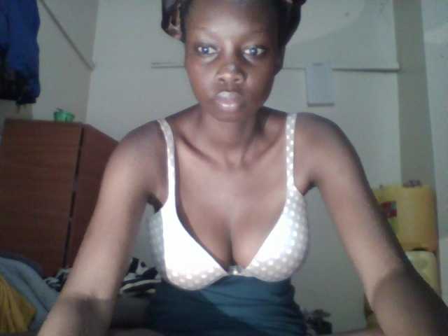 Prettygurl4 live cam on BongaCams