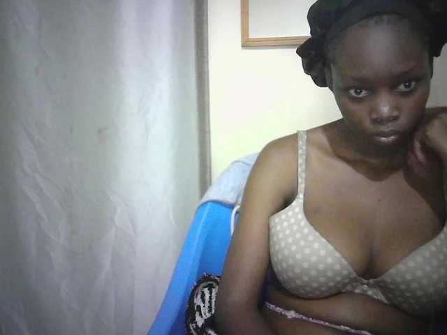 Prettygurl4 live cam on BongaCams