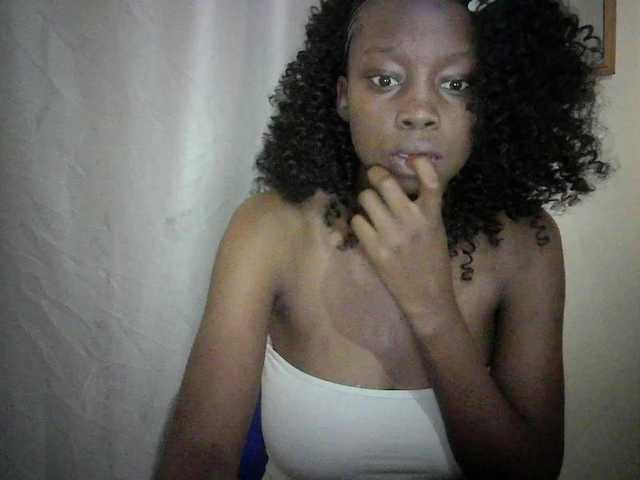 Prettygurl4 live cam on BongaCams