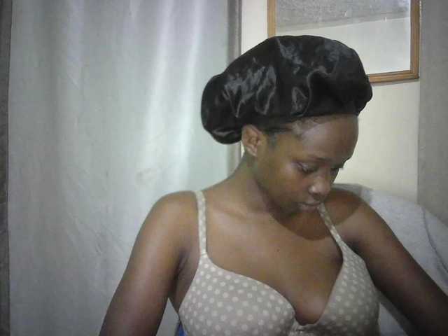 Prettygurl4 live cam on BongaCams