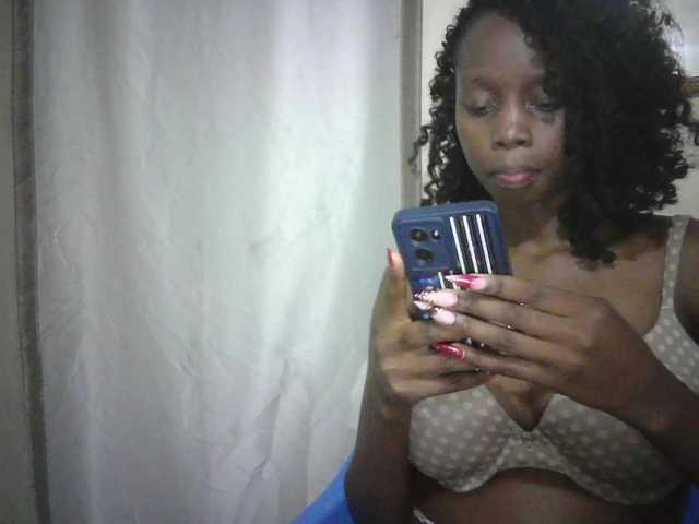 Prettygurl4 live cam on BongaCams