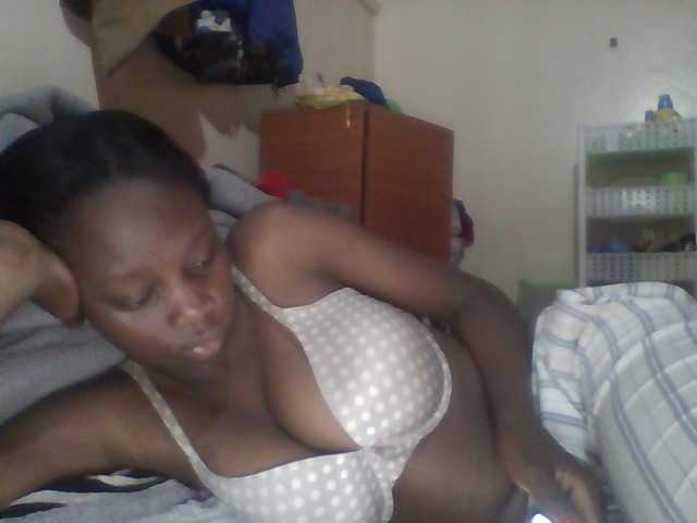 Prettygurl4 live cam on BongaCams