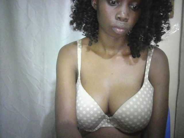 Prettygurl4 live cam on BongaCams