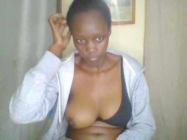 Prettygurl4 live cam on BongaCams