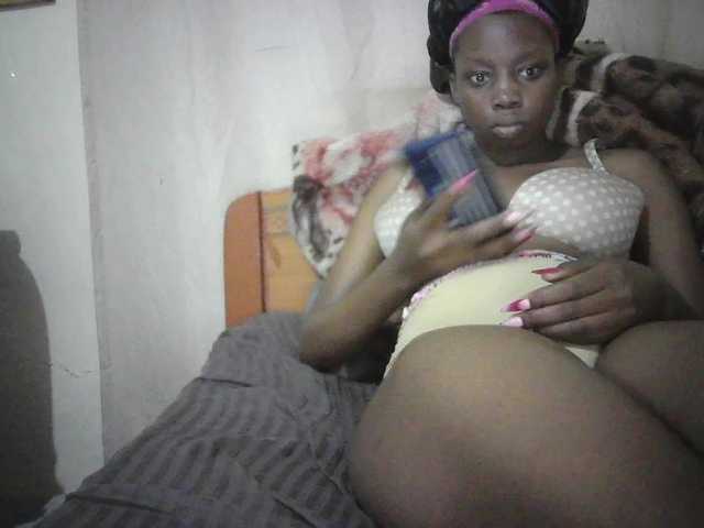 Prettygurl4 live cam on BongaCams