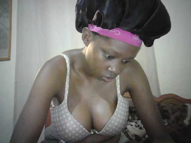Prettygurl4 live cam on BongaCams