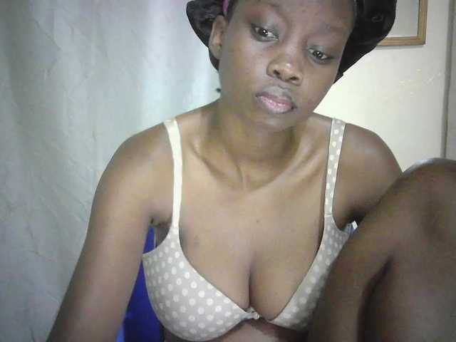 Prettygurl4 live cam on BongaCams
