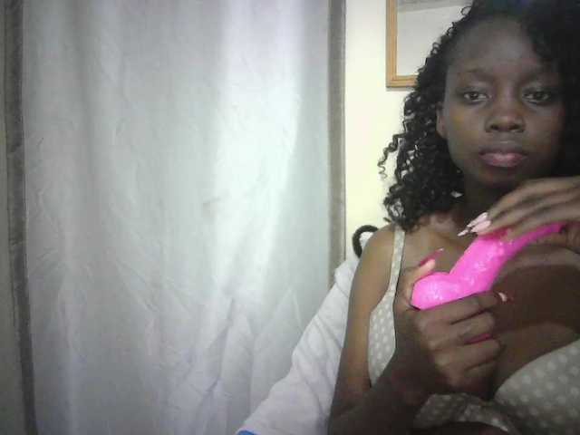 Prettygurl4 live cam on BongaCams