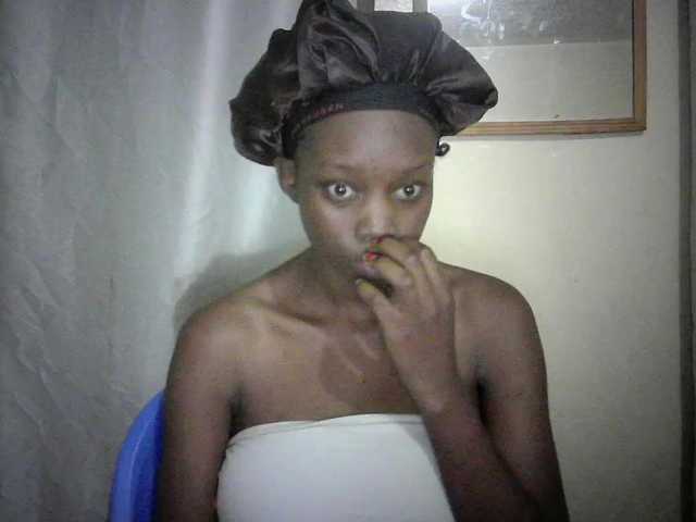 Prettygurl4 live cam on BongaCams