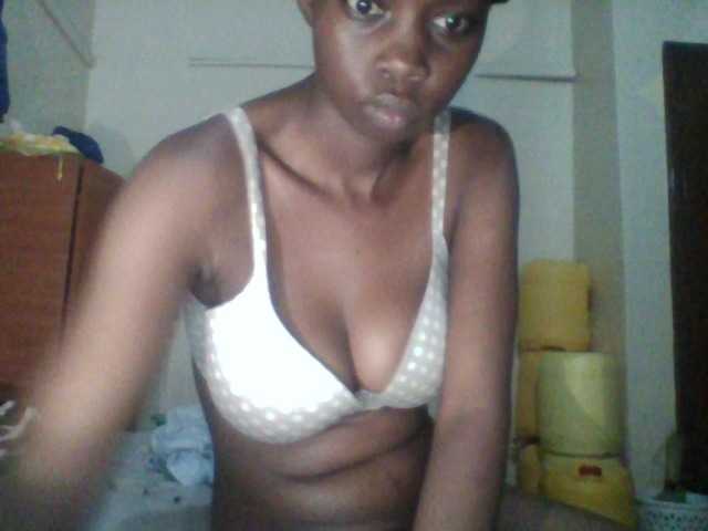 Prettygurl4 live cam on BongaCams