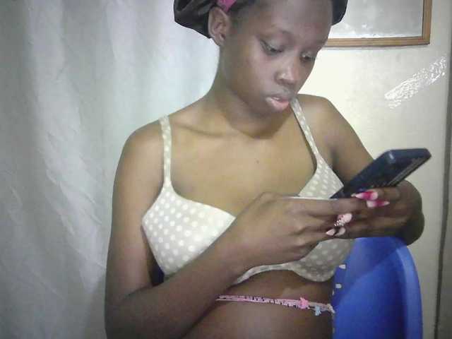 Prettygurl4 live cam on BongaCams