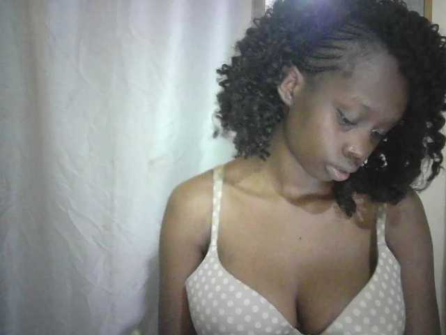Prettygurl4 live cam on BongaCams