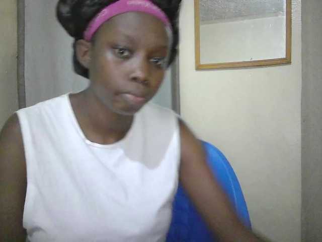 Prettygurl4 live cam on BongaCams
