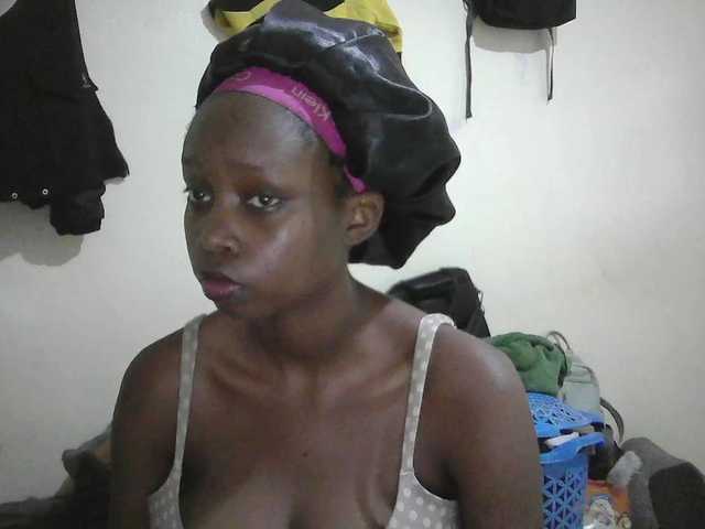 Prettygurl4 live cam on BongaCams