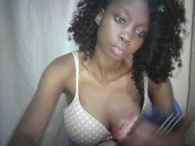 Prettygurl4 live cam on BongaCams