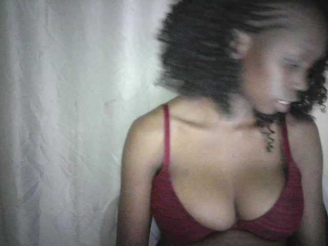 Prettygurl4 live cam on BongaCams