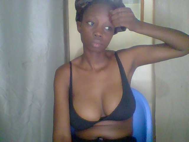 Prettygurl4 live cam on BongaCams