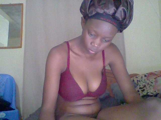 Prettygurl4 live cam on BongaCams