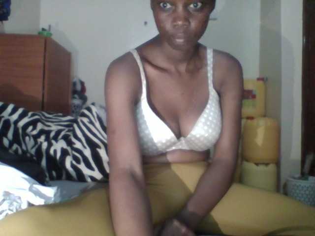 Prettygurl4 live cam on BongaCams