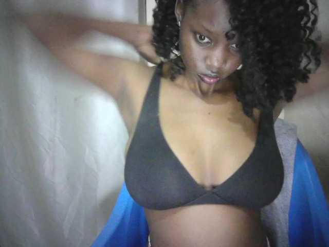 Prettygurl4 live cam on BongaCams