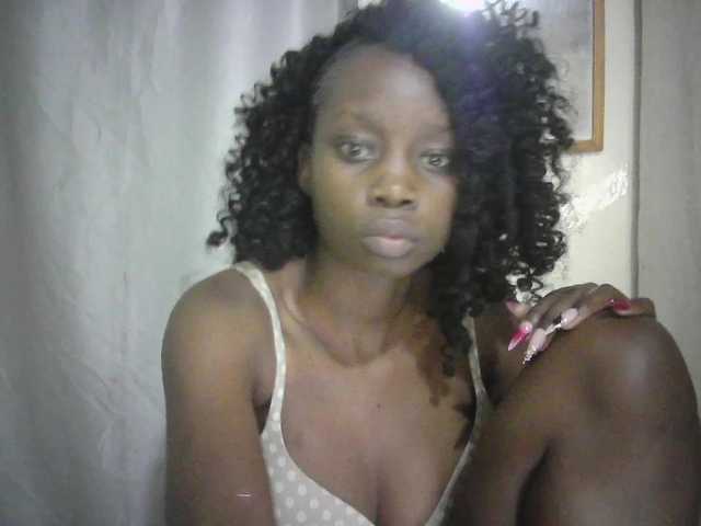 Prettygurl4 live cam on BongaCams