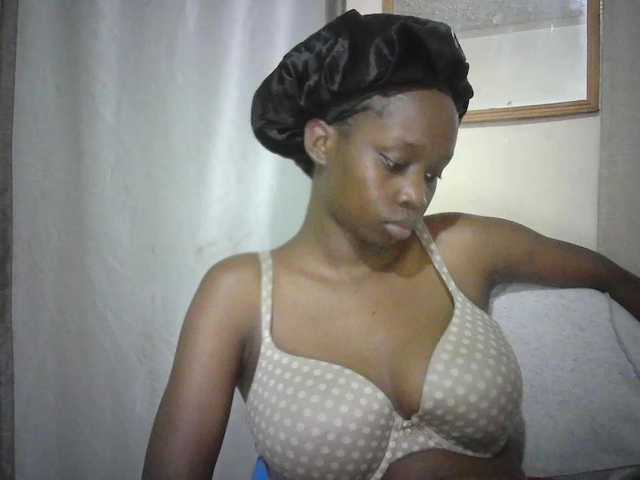 Prettygurl4 live cam on BongaCams