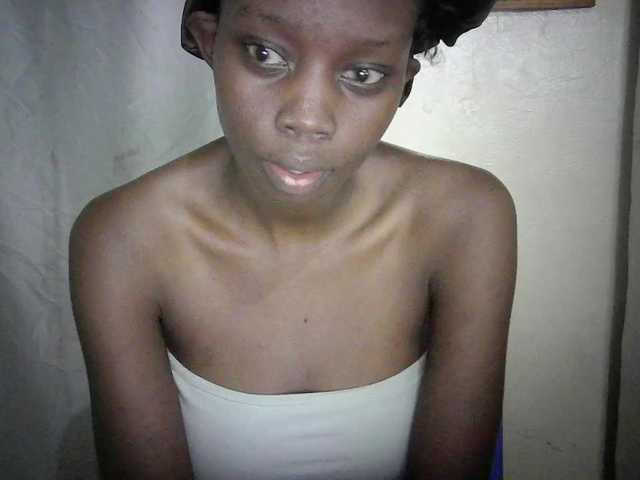 Prettygurl4 live cam on BongaCams