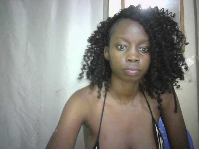 Prettygurl4 live cam on BongaCams