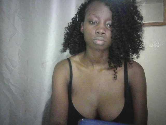 Prettygurl4 live cam on BongaCams