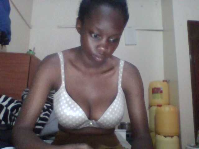 Prettygurl4 live cam on BongaCams