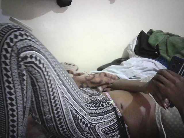 Prettygurl4 live cam on BongaCams