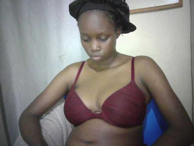 Prettygurl4 live cam on BongaCams