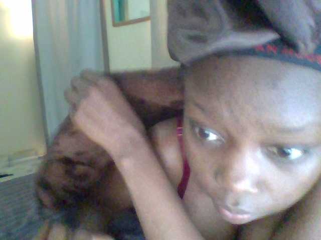 Prettygurl4 live cam on BongaCams