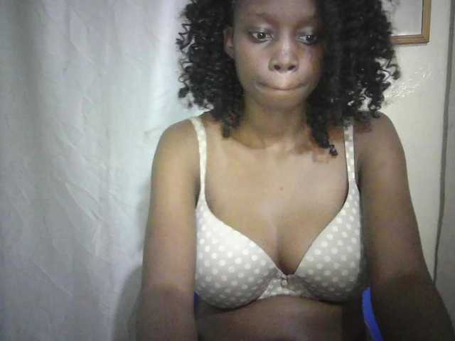 Prettygurl4 live cam on BongaCams