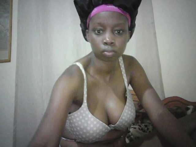 Prettygurl4 live cam on BongaCams