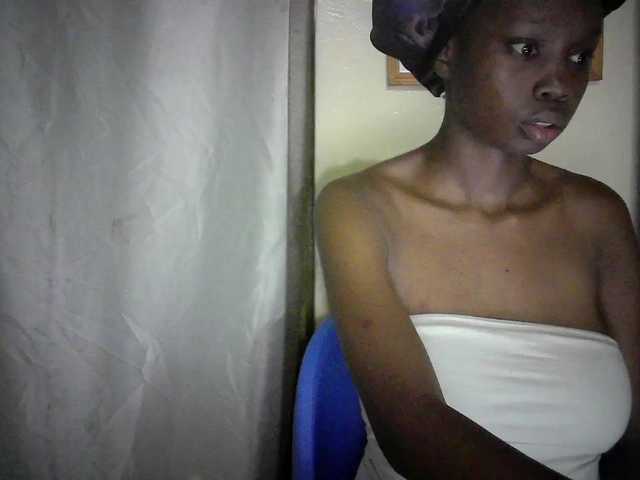 Prettygurl4 live cam on BongaCams