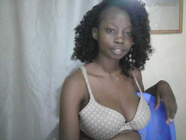 Prettygurl4 live cam on BongaCams