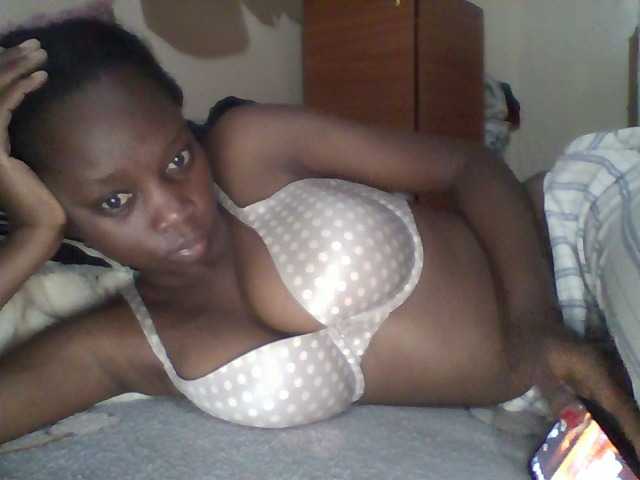 Prettygurl4 live cam on BongaCams