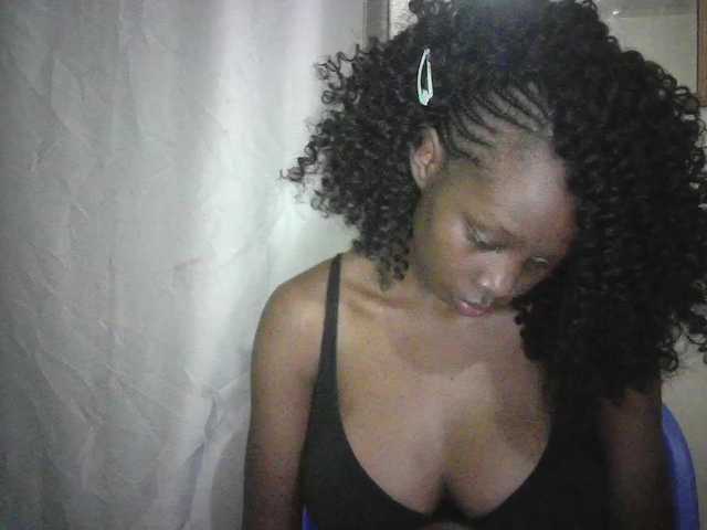 Prettygurl4 live cam on BongaCams